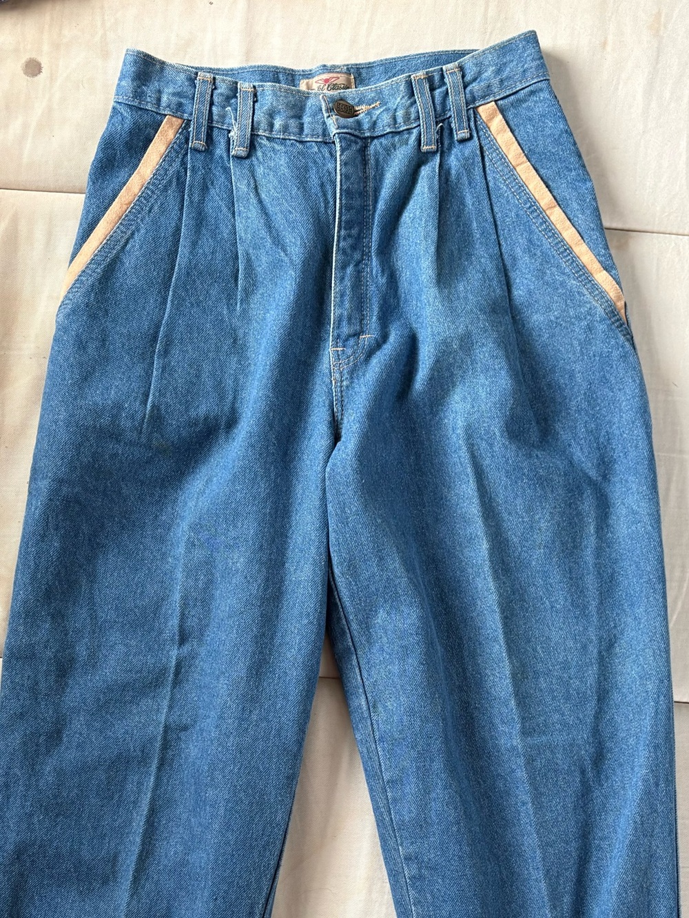 vintage 80s mom-fit jean